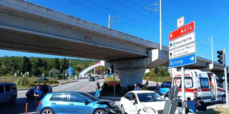 İki avtomobil toqquşdu: 4 yaralı