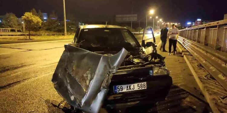 Avtomobil baryerlərə çırpıldı