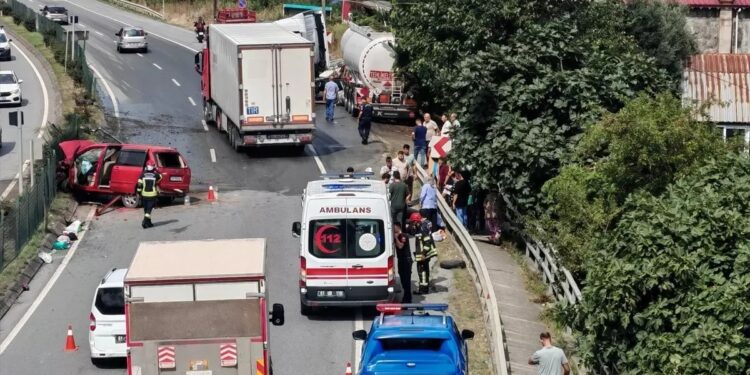 Minik avtomobili və tanker toqquşdu: 3 yaralı