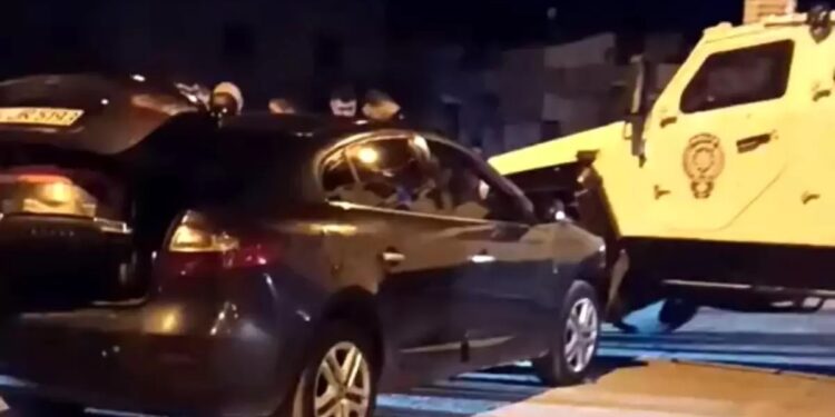 Minik avtomobili və zirehli polis maşını toqquşdu: 2 yaralı