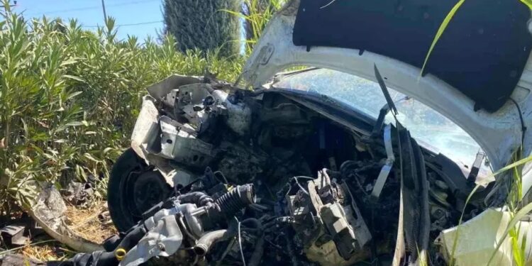 Avtomobil baryerlərə çırpıldı: Sürücü yaralandı