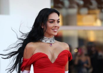 “Əl-Nəsr, ona şalvar hədiyyə edin” – Səudiyyəlilər Ronaldonun nişanlısının geyimini qınadı – FOTO