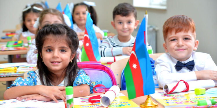 Vahid məktəbli geyimlərinin ölkə üzrə satış məntəqələri