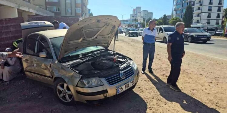 Minik avtomobili və yük maşını toqquşdu