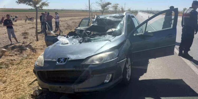 Minik avtomobili arxadan TIR-a çırpıldı: 2 yaralı