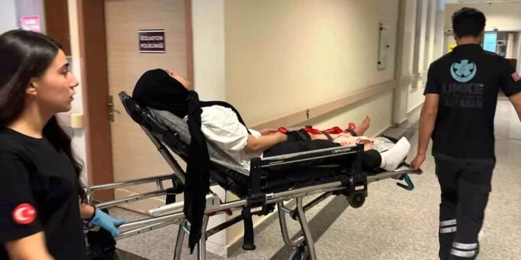 Minik avtomobili və motosiklet toqquşdu: 2 yaralı