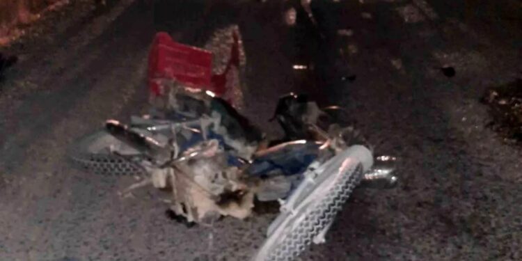 Minik avtomobili və motosiklet toqquşdu: 3 yaralı