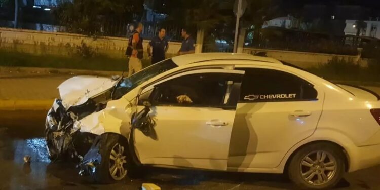 İki avtomobil toqquşdu: 3 yaralı