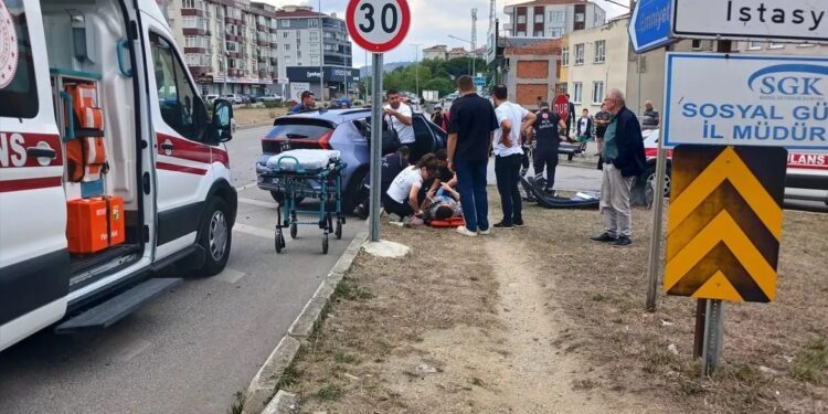 İki avtomobil toqquşdu: 2 yaralı