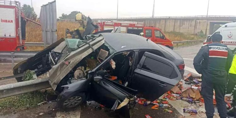 Yağışlı hava qəzaya səbəb oldu: 2 yaralı