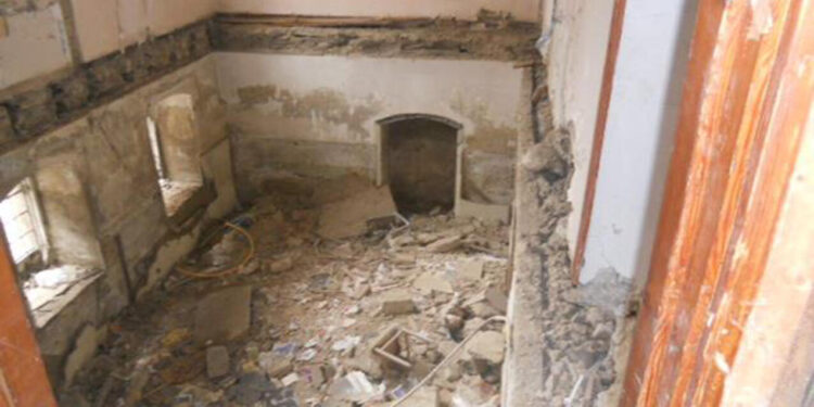 Bakıda qənd sexində döşəmə çökdü - Ölən var