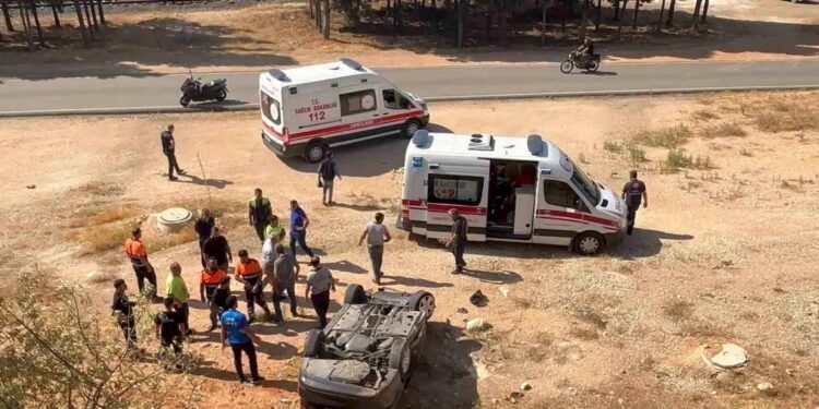 Avtomobil 5 metrdən aşdı