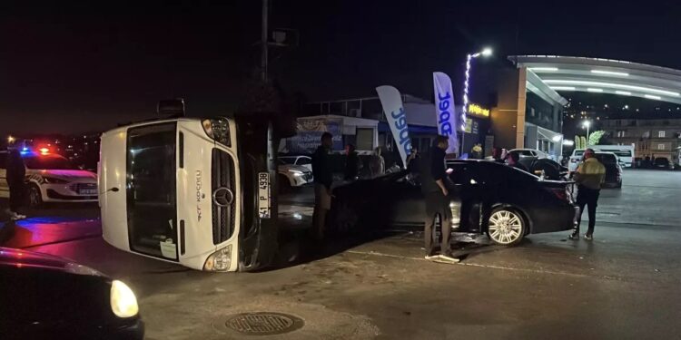 Minik avtomobili və mikroavtobus toqquşdu: 1 yaralı