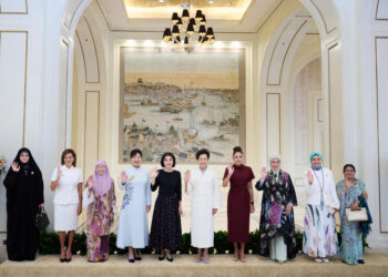 Çinin Mərkəzi Televiziyası Tiencində dövlət və hökumət başçılarının xanımlarının gəmi gəzintisi ilə bağlı reportaj yayımlayıb – VİDEO