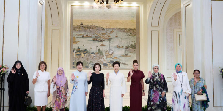 Çinin Mərkəzi Televiziyası Tiencində dövlət və hökumət başçılarının xanımlarının gəmi gəzintisi ilə bağlı reportaj yayımlayıb - VİDEO