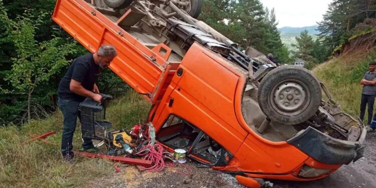 Minik avtomobil və pikap toqquşdu: 3 yaralı