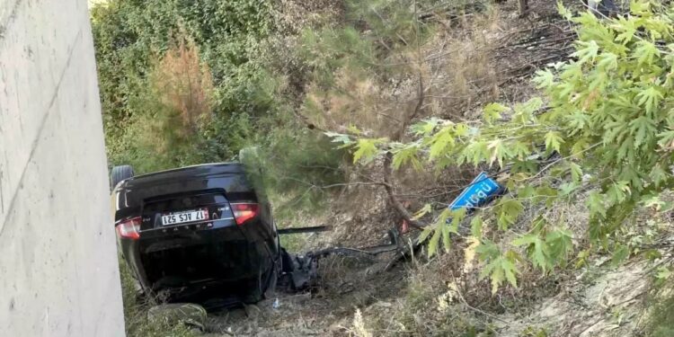 Avtomobil uçurumdan aşdı: 3 yaralı