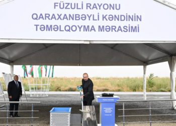 Prezident yeni salınacaq Qaraxanbəyli kəndinin təməlini qoyub – FOTOLAR