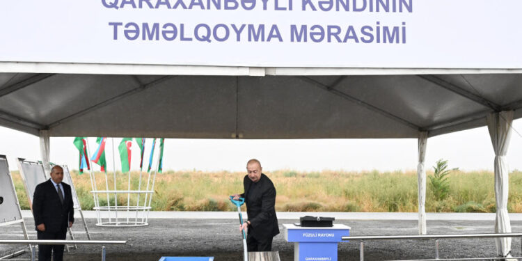 Prezident yeni salınacaq Qaraxanbəyli kəndinin təməlini qoyub - FOTOLAR