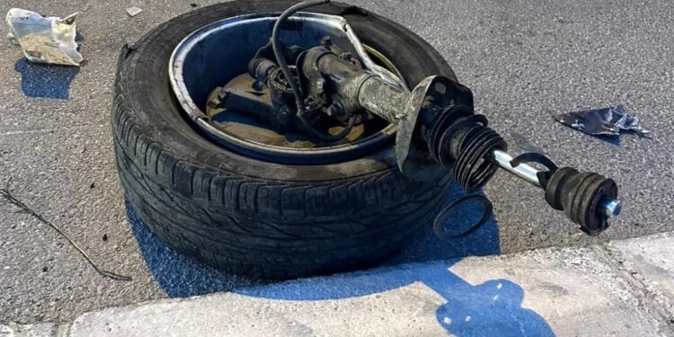 Minik avtomobili və yük maşını ilə toqquşdu: 2 yaralı