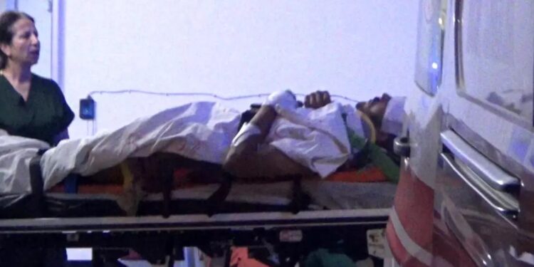 Minik avtomobili 19 yaşlı gənci vurdu