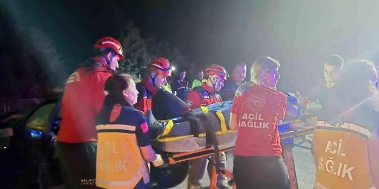 Yük maşını "Tofaş" markalı minik avtomobillə toqquşdu: 2 yaralı