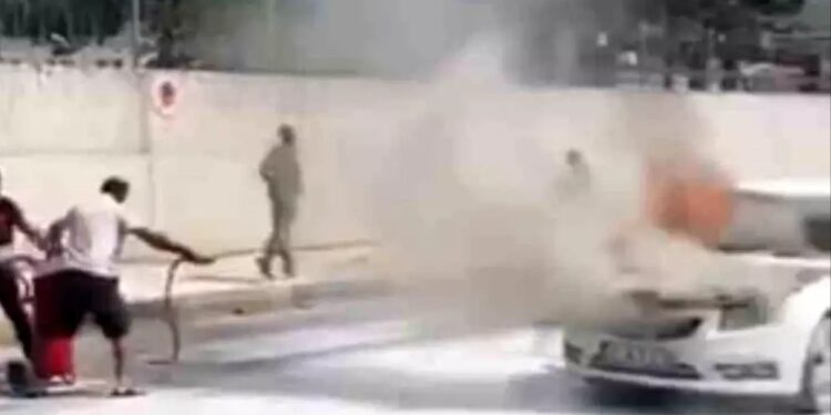 Hərəkətdə olan avtomobil yandı