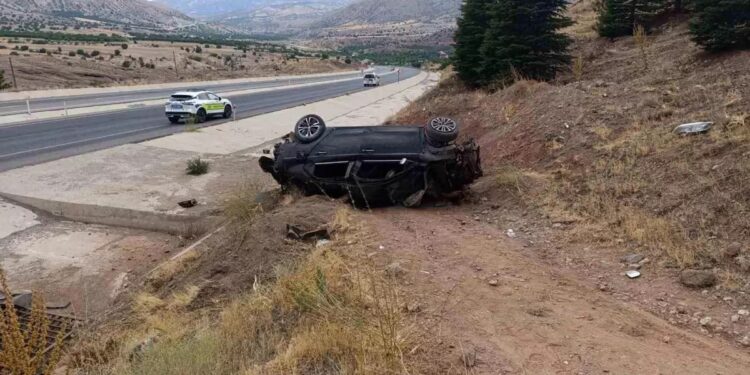 Avtomobil kanala düşdü: 1 yaralı