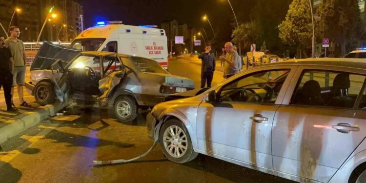 İki avtomobil toqquşdu: 3 yaralı