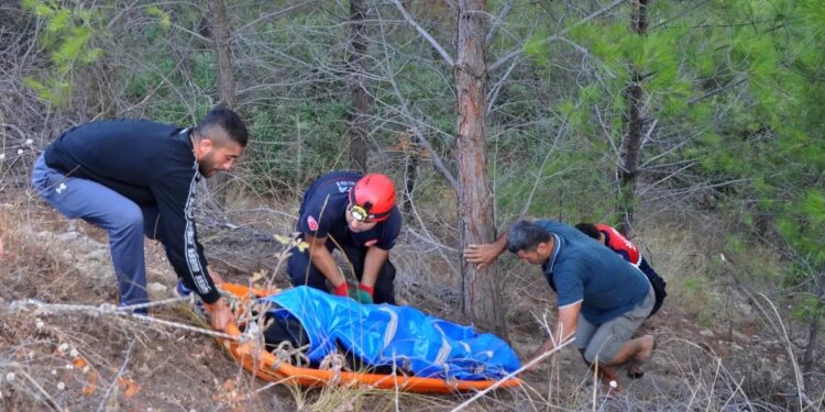 Minik avtomobili uçurumdan aşdı: 1 ölü, 1 yaralı