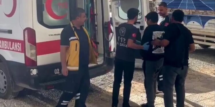 Betonqarışdıran maşın və mikroavtobus toqquşdu: 2 yaralı