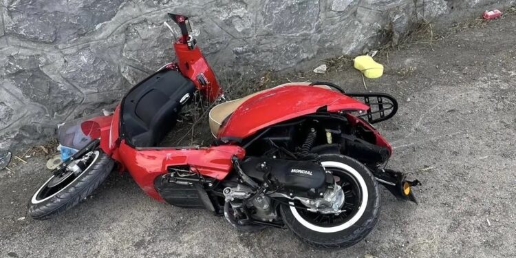 Minik avtomobili və moped toqquşdu: 1 ölü, 1 yaralı