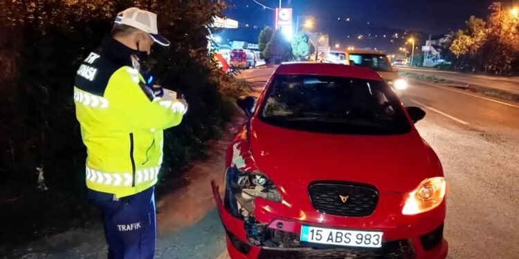 Minik avtomobili piyadanı vurdu