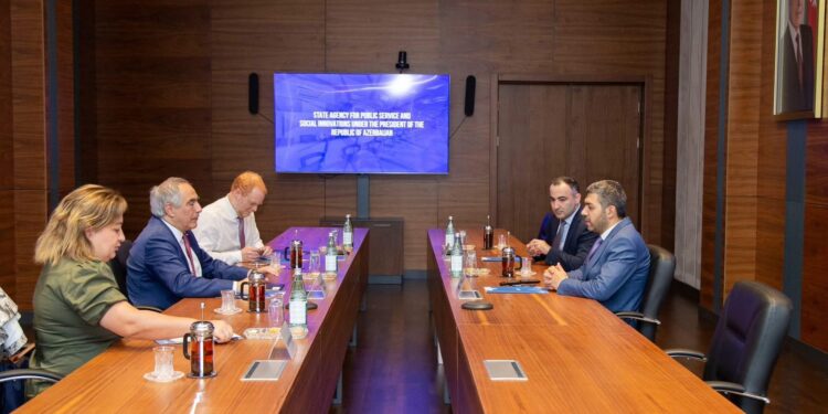 Çilidən olan parlamentarilər “ASAN xidmət”də