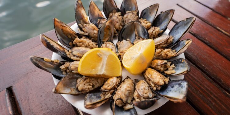 Sentyabr günəşinin isti nəfəsini Türkiyənin möhtəşəm sahillərində hiss edin