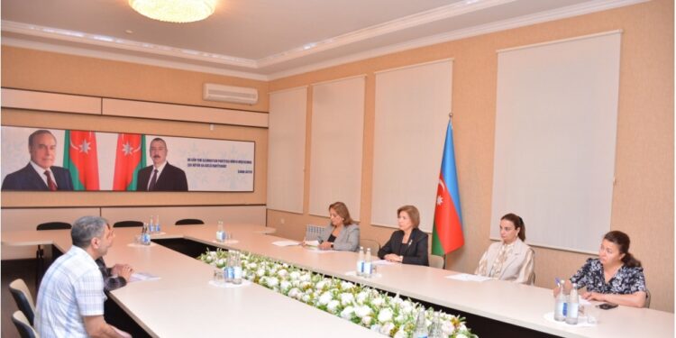 Bahar Muradova Şamaxıda vətəndaşların müraciətlərini dinləyib