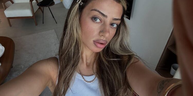 Asya Əlizadə çimərlik geyimində FOTOlarını yaydı