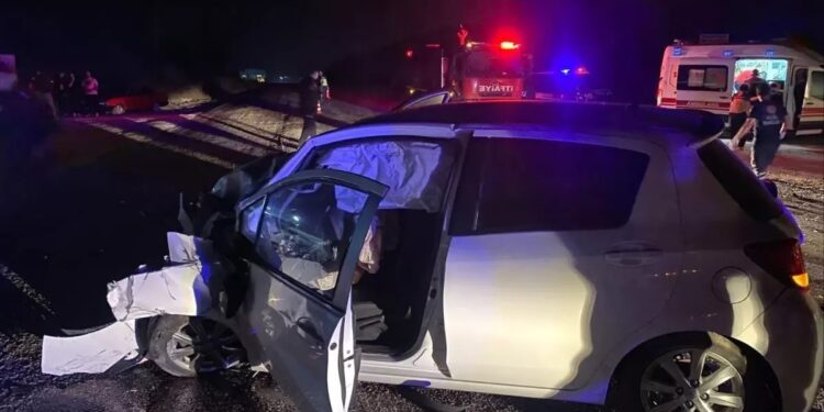 Minik avtomobili və mikroavtobus toqquşdu: 9 yaralı