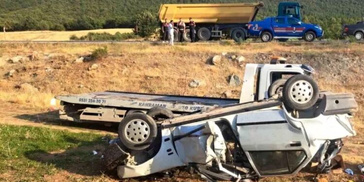 Minik avtomobili aşdı: Sürücü ölüdü, yoldaşı ağır yaralandı