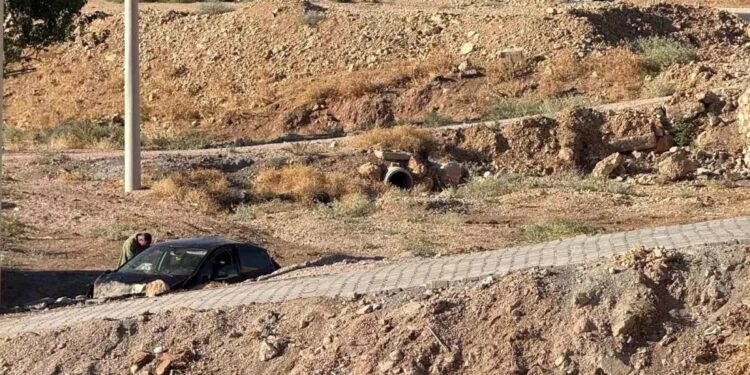 Avtomobil yol kənarına aşdı: 1 yaralı