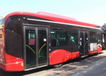 “28 May”da bədbəxt hadisə – “Bakubus”un avtobusu qadını vurdu