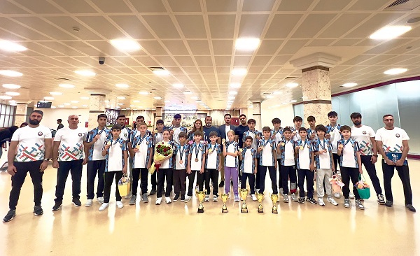 Rumıniyada yüksək nəticələr qazanan gənc karateçilərimiz vətənə dönüb