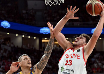 Türkiyəni Avropa çempionatının favoriti də dayandıra bilmədi