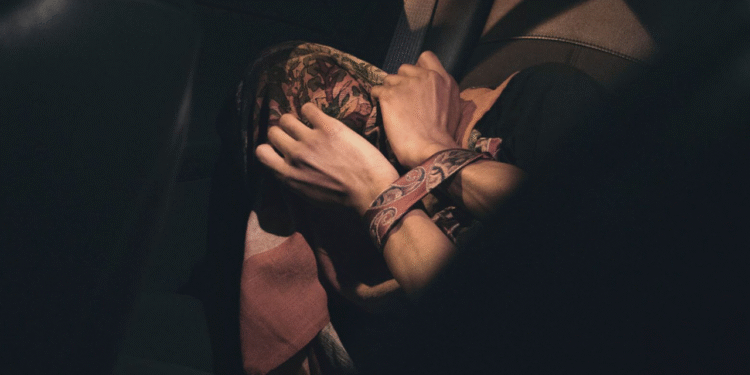 22 yaşlı qızın qaçırılmasına görə bacısı və oğlanın anası saxlanıldı