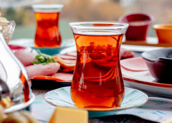 Çayla birlikdə bu meyvəni qəbul edin – Ömrü 10 il uzadır