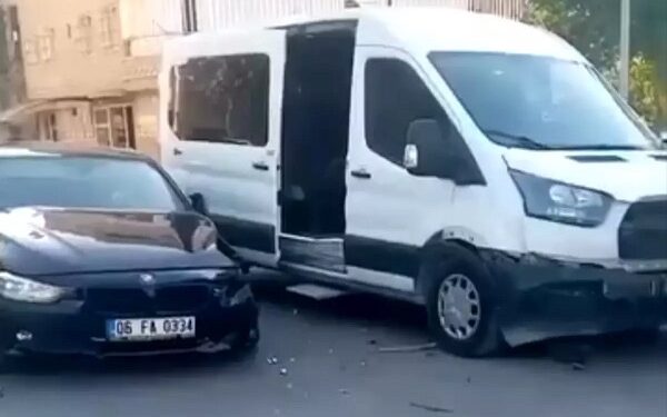 Mikroavtobus və minik avtomobili toqquşdu