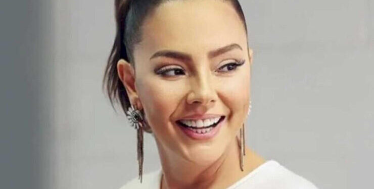 Ebru Gündeş makiyajsız halda yaxalandı - reaksiyası gündəm oldu - FOTOLAR