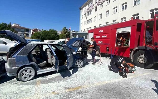 Parklanmış vəziyyətdə olan avtomobil yandı