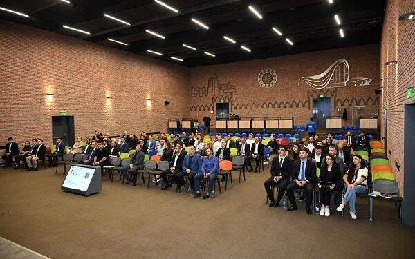 Fərid Qayıbov Azərbaycan İdman Akademiyasında idman federasiyalarının nümayəndələri ilə 22-ci görüşünü keçirib