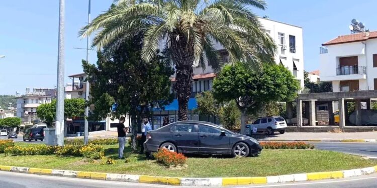 Minik avtomobili və yük maşını toqquşdu